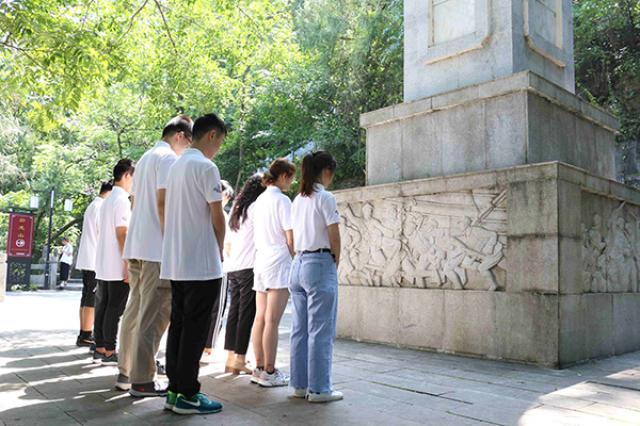 20200806159669317255606249.jpg 文中-默哀.jpg