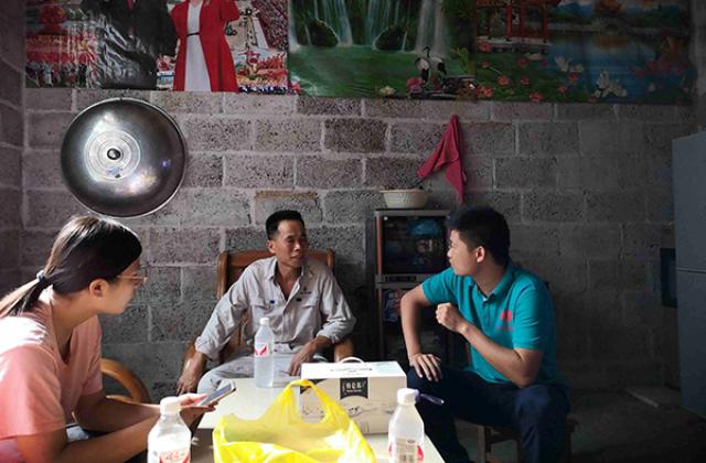 20200806159669386153608511.jpg 5-wenzhong-慰问贫困户.jpg